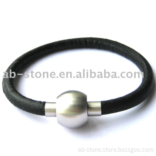 Leather necklace w/steel clasp